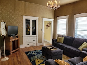 House, 2 Bedrooms | Living area | Smart TV - Vintage Parlor 2 Bedroom Home (Grand Junction)