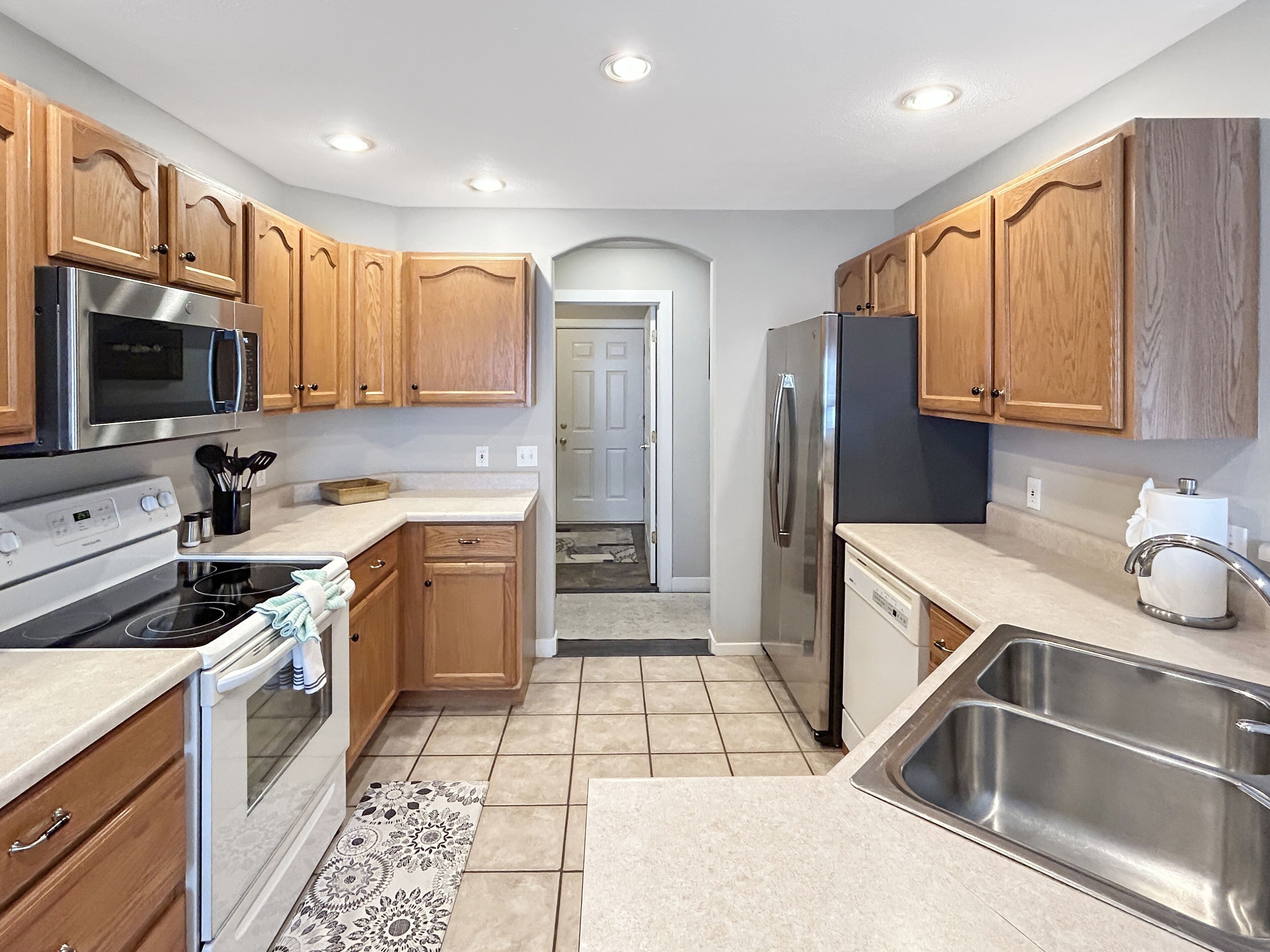 House, 4 Bedrooms | Private kitchen | Fridge, oven, coffee/tea maker, toaster