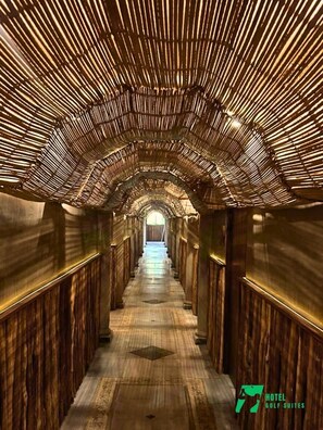 المنشأة من الداخل