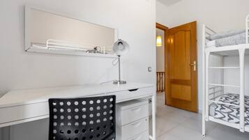 4 chambres, fer et planche Ă repasser, Wi-Fi, draps fournis