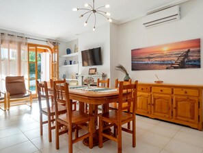 Dining - House 100m beach with 2 pools and barbecue (Calafell)