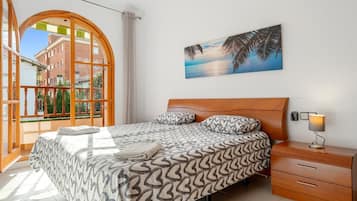 4 bedrooms, iron/ironing board, WiFi, bed sheets