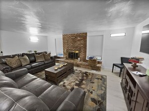 House, 3 Bedrooms | Living area