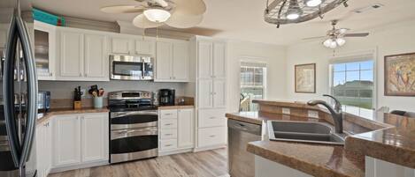House, 3 Bedrooms | Private kitchen | Fridge, coffee/tea maker