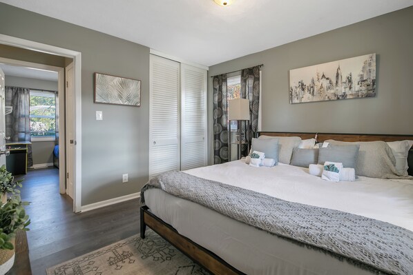 4 chambres, fer et planche à repasser, Wi-Fi, draps fournis