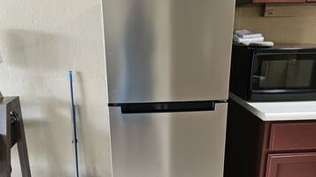 Fridge, microwave, coffee/tea maker, toaster