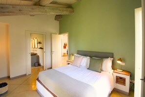 3 bedrooms, iron/ironing board, WiFi