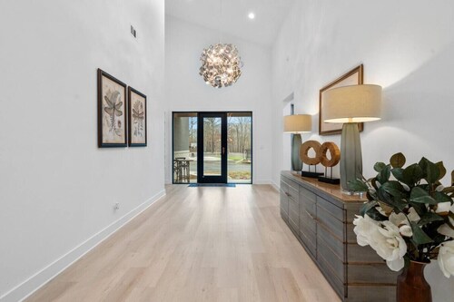 Modern Retreat | 12 min-Oaklawn | BBQ GRILL