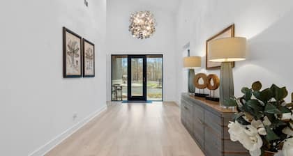 Modern Retreat | 12 min-Oaklawn | BBQ GRILL