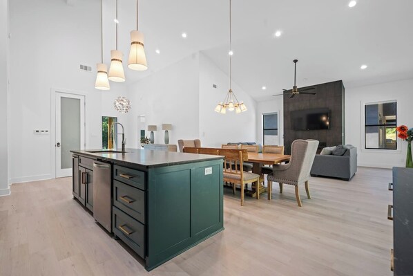 Interior - Modern Retreat | 12 min-Oaklawn | BBQ GRILL (Hot Springs)