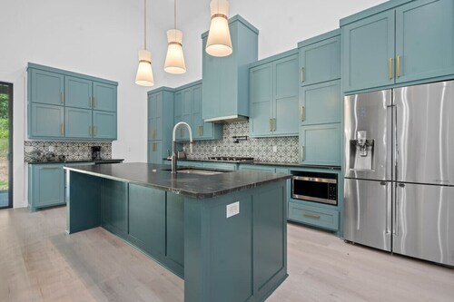 Modern Retreat | 12 min-Oaklawn | BBQ GRILL