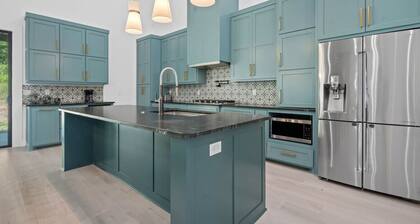 Modern Retreat | 12 min-Oaklawn | BBQ GRILL