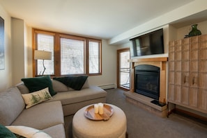 Living area - Premium Unit 2308 - 1br - Zephyr Mountain Lodge 1 Bedroom Condo (Winter Park)
