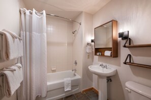 Condo, 1 Bedroom | Bathroom | Towels
