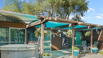 House, 1 Bedroom | Outdoor dining