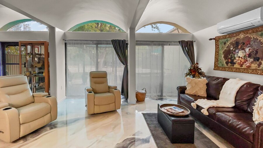 Quiet Garden Sanctuary 1 Bedroom Home