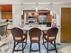 Private kitchen - Quiet Garden Sanctuary 1 Bedroom Home (Clifton)