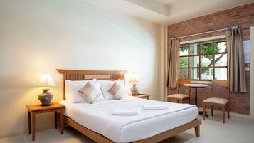 Bungalow, Pool View | Desk, free WiFi