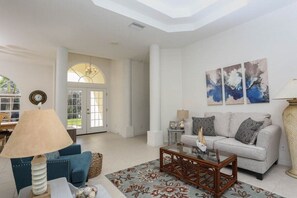 Smart TV - Tradewinds - Bayshore Drive pool home (Englewood)