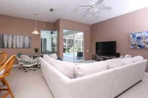 Smart TV - Tradewinds - Bayshore Drive pool home (Englewood)