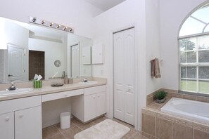 Hair dryer, towels - Tradewinds - Bayshore Drive pool home (Englewood)