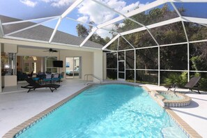 A heated pool - Tradewinds - Bayshore Drive pool home (Englewood)