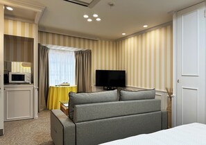 Comfort-Doppelzimmer, Blick auf den Innenhof | Laptopgeeigneter Arbeitsplatz, schallisolierte Zimmer, kostenloses WLAN