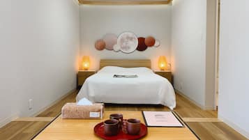 Chambre Double Confort, vue cour intérieure | Espace de travail pour ordinateur portable, chambres insonorisées
