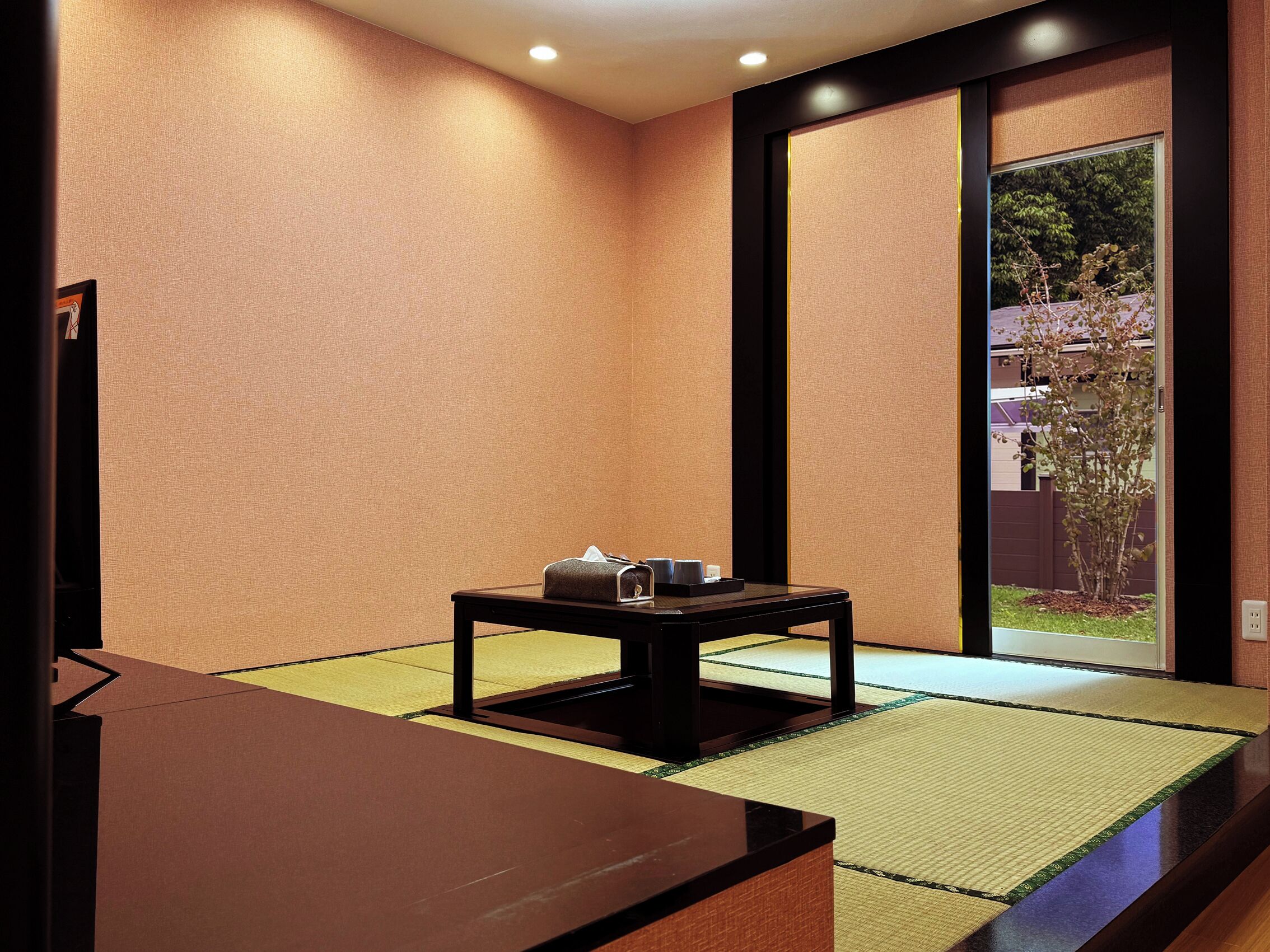 Comfort Twin Room, Courtyard View | Laptop workspace, soundproofing, WiFi (free)