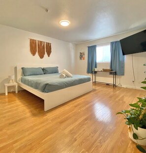 4 bedrooms, desk, iron/ironing board, WiFi