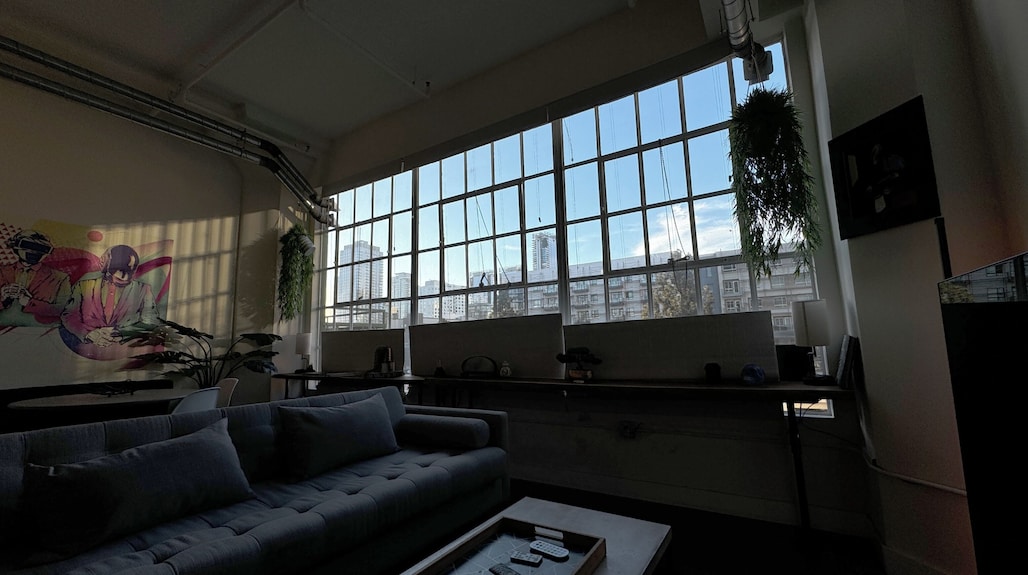 New Charming Downtown La Loft With Cozy Workspace And Rooftop Pool - Downey, CA
