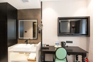 Comfort Double Room | Bathroom sink - Pazhou XANA Deluxe International Hotel Pazhou Convention and Exhibition Center Changgang Subway Metro Branch - Free Shuttle Bus to Canton Fair Complex During Canton Fair Period (Guangzhou)