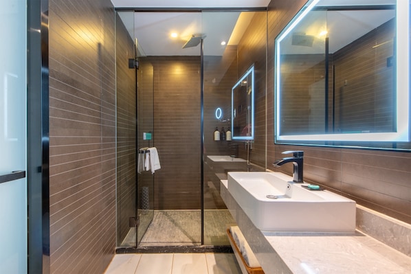 Design Double Room | Bathroom