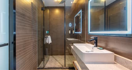 Pazhou XANA Deluxe International Hotel Pazhou Convention and Exhibition Center Changgang Subway Metro Branch - Free Shuttle Bus to Canton Fair Complex During Canton Fair Period