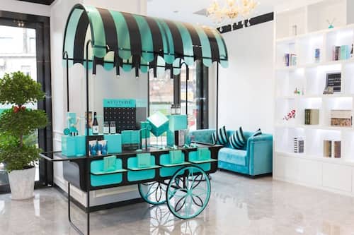 Coin salon dans le hall