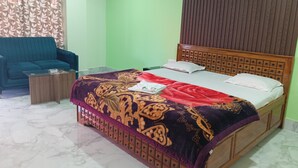 Unclassified image, 5 of 24, button - RESORT RUPKATHA (Mal)