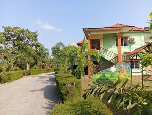 Habitación Confort doble, 1 habitación, vistas al jardín | Zona de estar | Una impresora