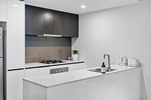 電子レンジ、オーブン、食器洗い機、トースター