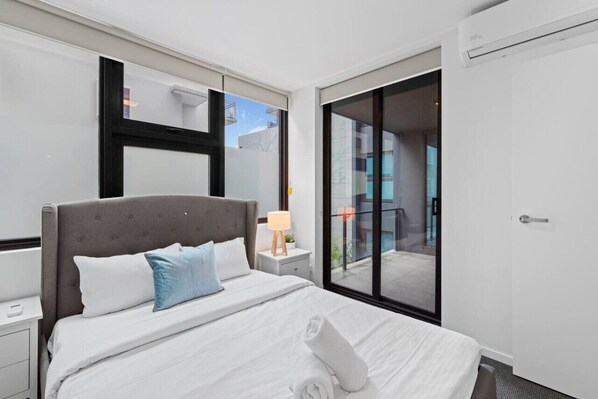 1 bedroom, iron/ironing board, WiFi - 2BR Apartment in Prime Location (South Brisbane)