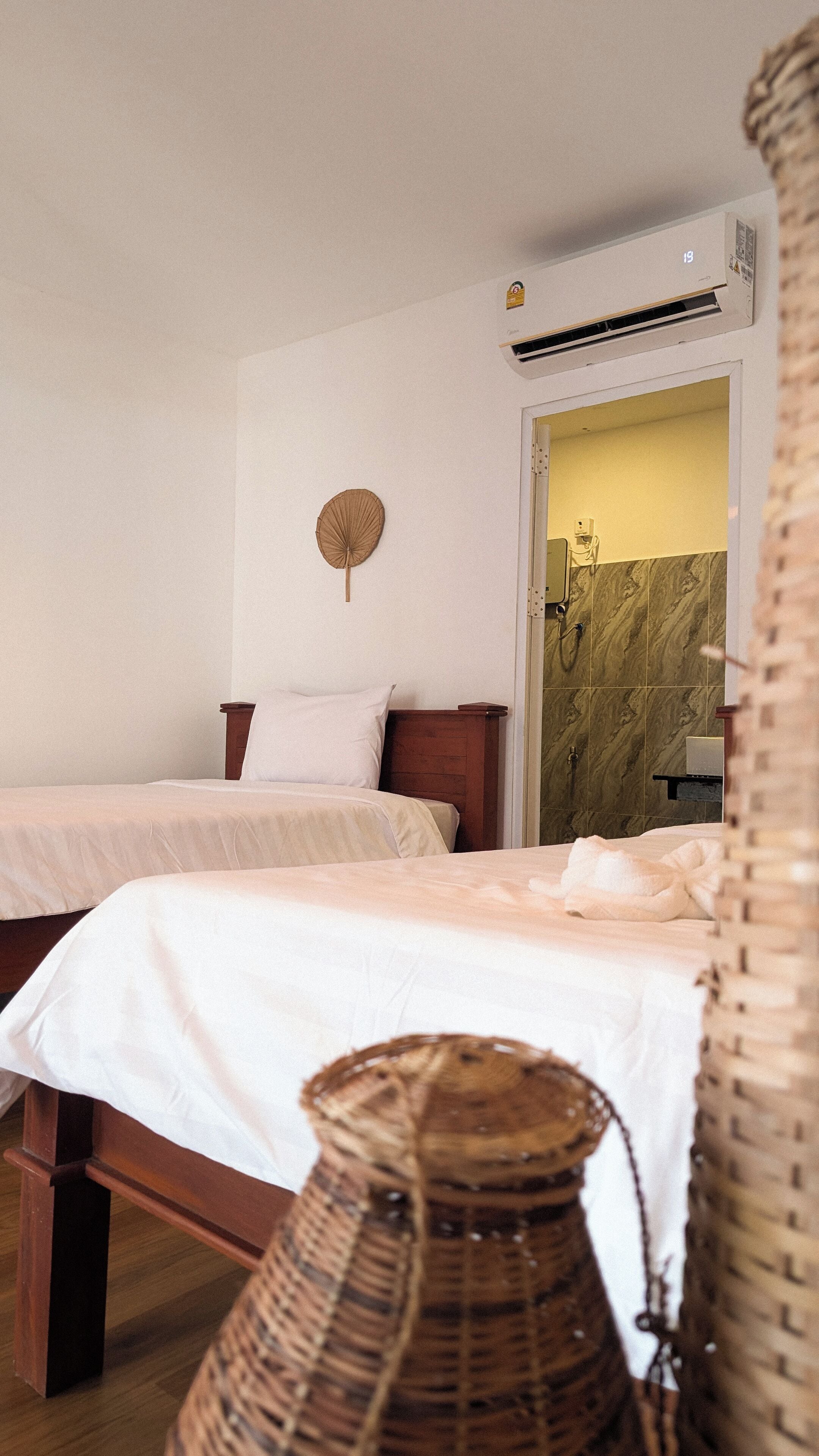 Classic Twin Room, Partial Ocean View