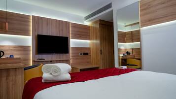 Phòng đôi Deluxe | Bộ đồ giường cao cấp, bàn, truy cập Internet không dây miễn phí