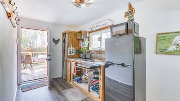 Fridge, microwave, coffee/tea maker, toaster