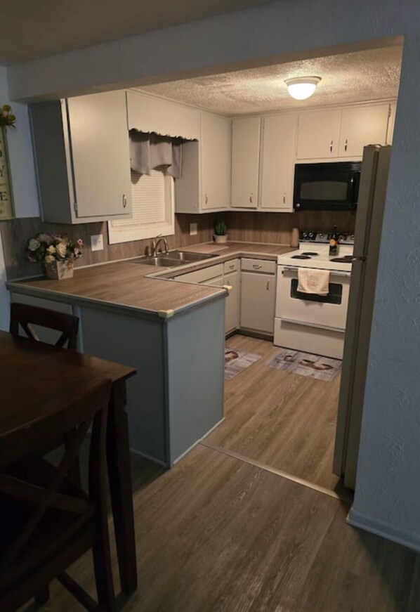 Interior - Charming 3-bedroom house in Defiance with WiFi access (Defiance)