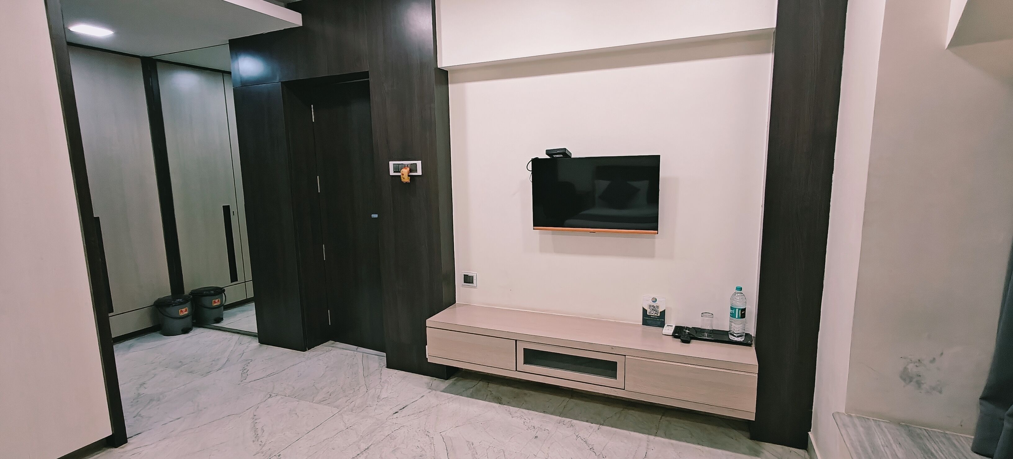 Deluxe Room | Desk, laptop workspace, rollaway beds, free WiFi