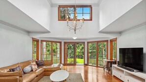 TV, fireplace, offices - Cottage Garden Estate | Pool & Sauna (Holgate)