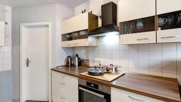 KĂŒhlschrank, Mikrowelle, Ofen, Herdplatte