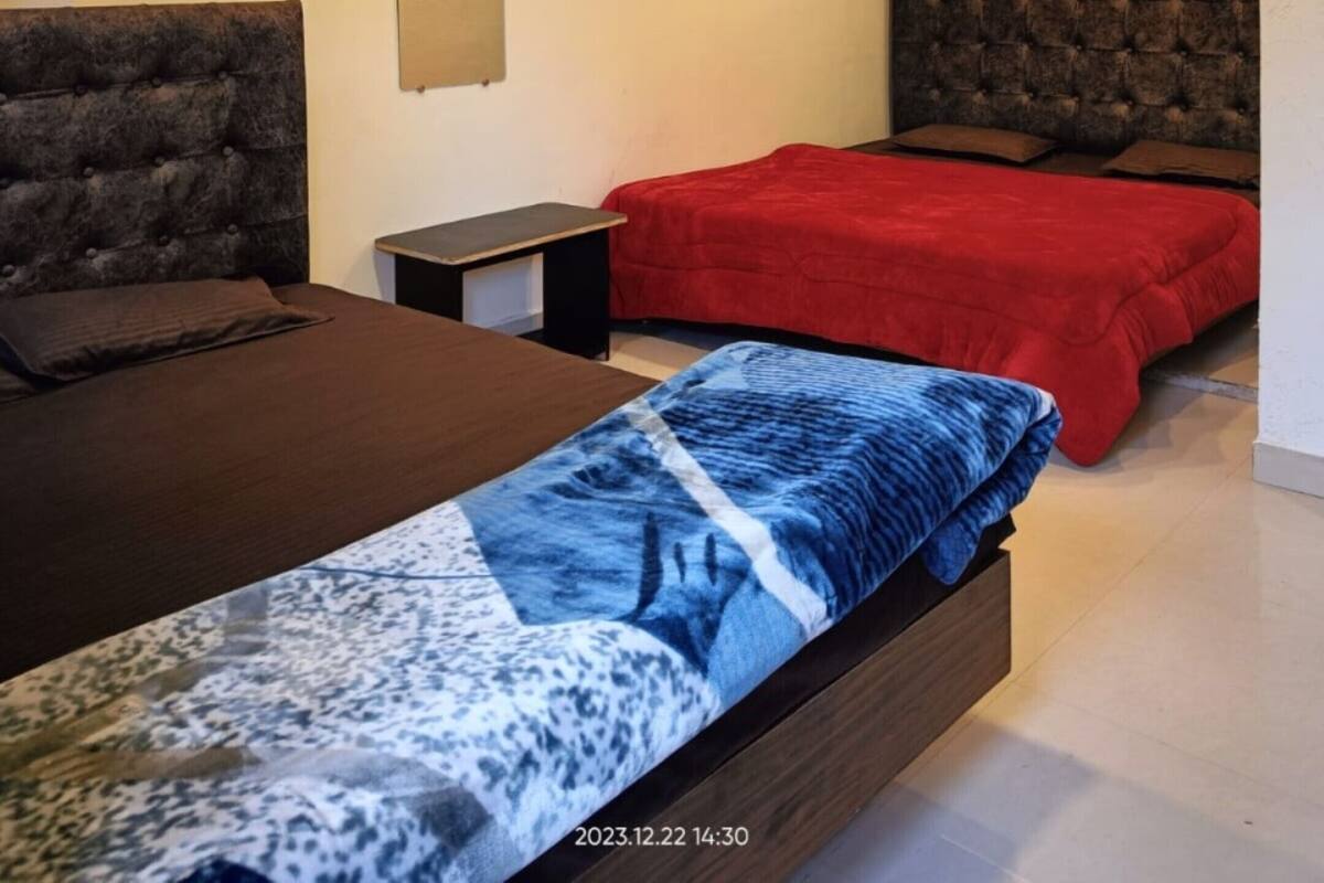 Deluxe-Vierbettzimmer, Stadtblick | Kostenloses WLAN, Bettwäsche