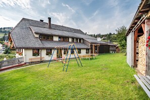 Children’s area - Apartment 'Abendsonne' with Mountain View, Shared Terrace and Wi-Fi (Todtnau)