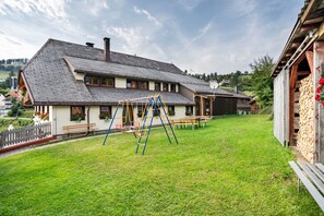 Children’s area - Apartment 'Abendsonne' with Mountain View, Shared Terrace and Wi-Fi (Todtnau)