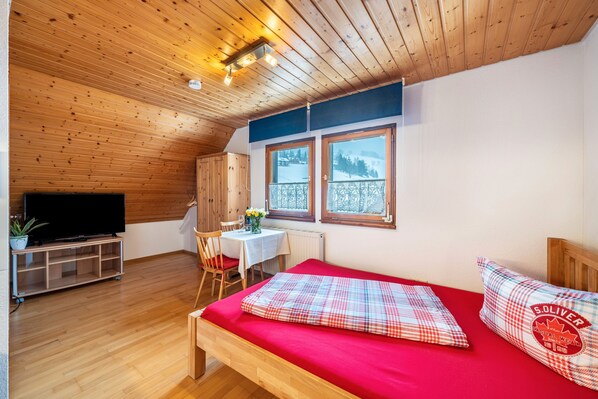 1 dormitorio, tabla de planchar con plancha, wifi gratis y ropa de cama